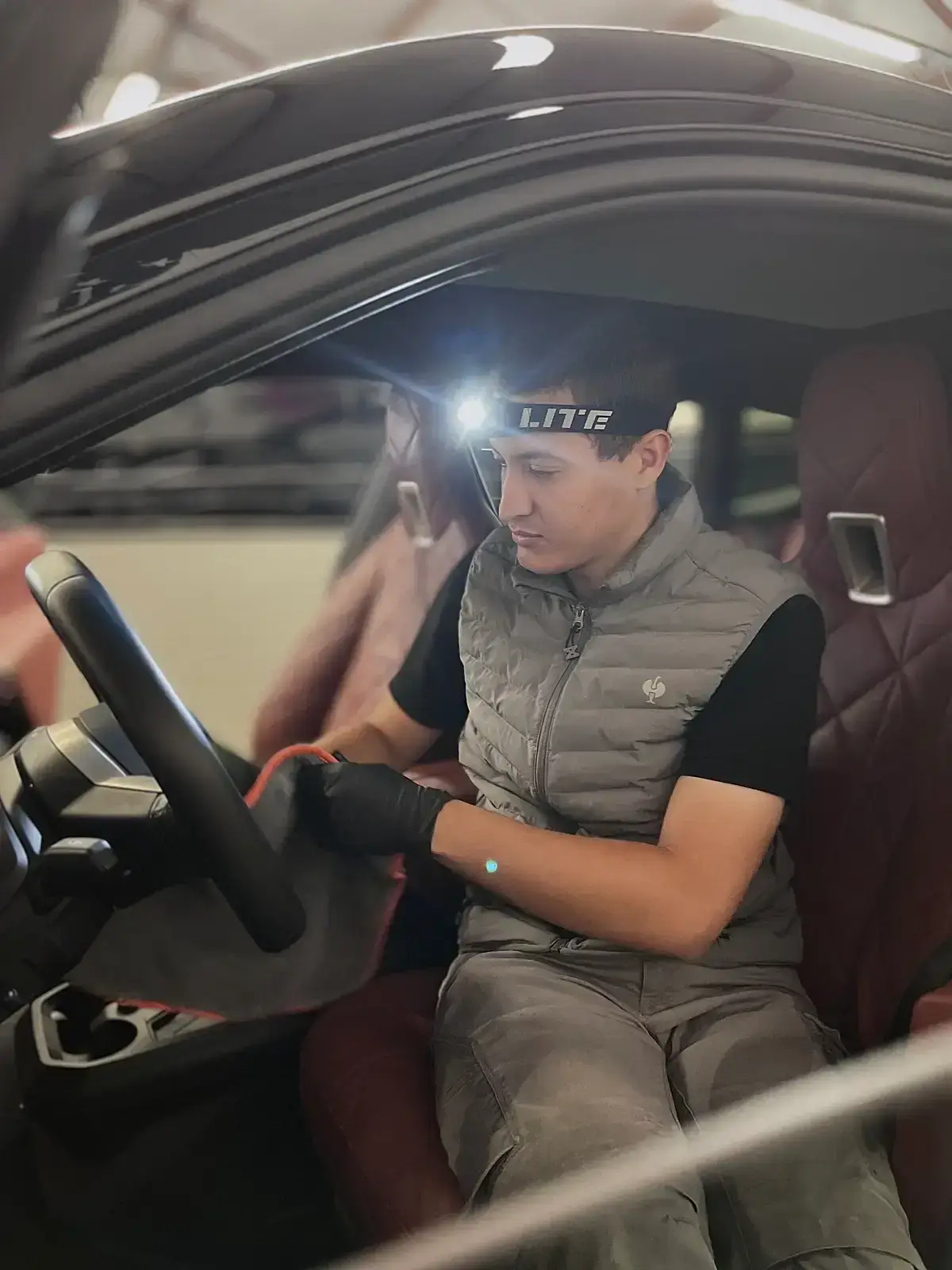 Auto interieur reinigen arnhem bij Shiny Bubble – Inspectie