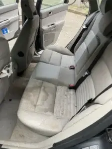 Dieptereiniging van autostoelen