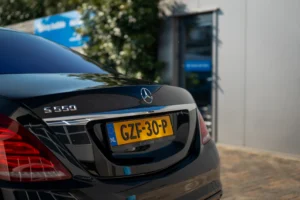 Glanzend schone Mercedes S-Klasse na de behandeling