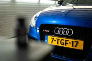 Blauwe Audi TT RS met keramische coating