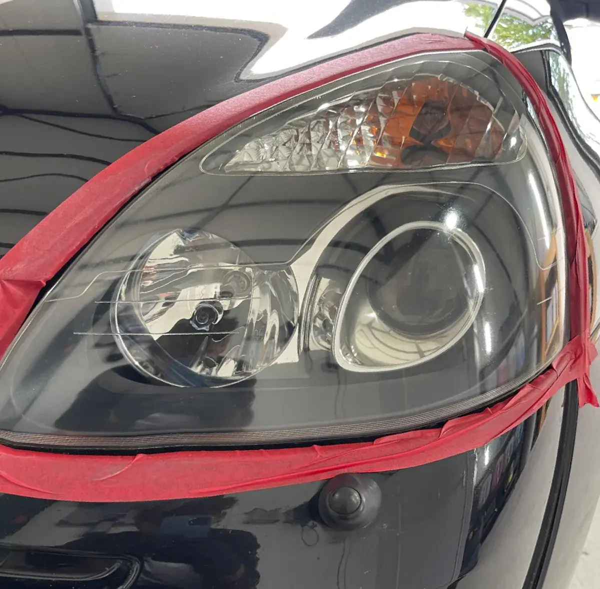 Heldere koplamp na het polijsten